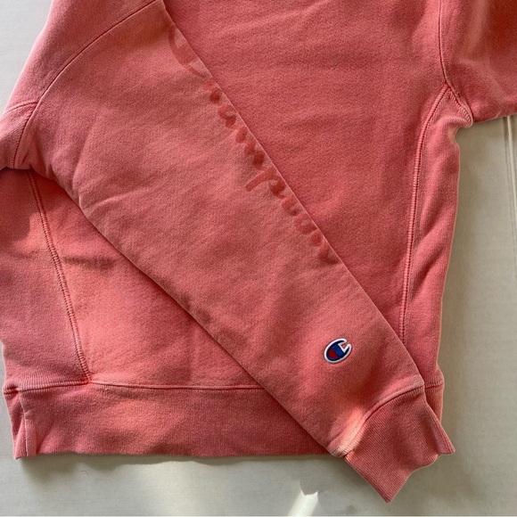 Women champion 100%authentic crewneck sweater size Small  peach color . - Picture 7 of 8